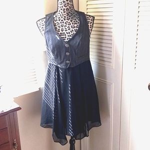 Bisou Bisou size M pin stripe vest dress v-neck with side zip